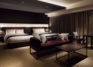 Hostel bir gun 6 azn, bakida yerlesir hostelimiz otel idi hostel