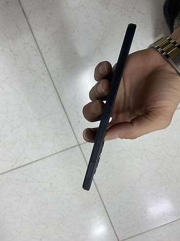 iphone 11 pro islenmis: Redmi smartfon - Korpus: mat tünd-boz rəng, düz kənarlı dizayn, sağ — 1