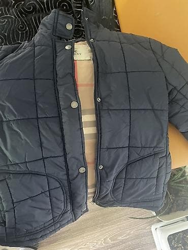 deri pencek: Burberry qadın üçün yüngül, qutulu tikişli (quilted) gödəkçə. - Rəng — 1