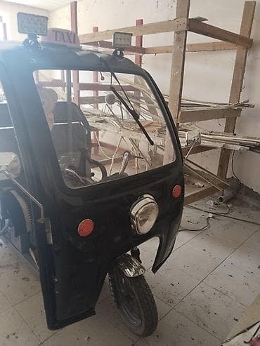 prius qapi: Elektrik üçtəkərli mini pikap/taksi tipli nəqliyyat vasitəsi — 1
