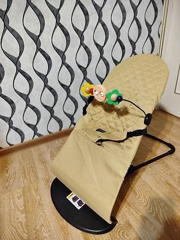 Uşaq yelləncək-kreslosu - Rahat, ergonomik dizayn: bel dəstəyi olan