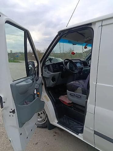 3 23 most: Ford Transit yük mikroavtobusu - Korpus: ağ rəngli, qapalı furqon — 2