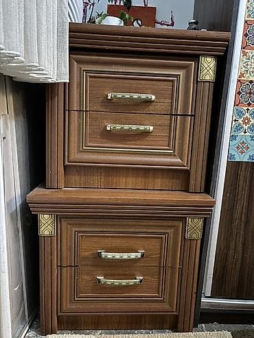 Çarpayı masası / тумба / 2 əd cəmi 50 man - Material: ağac