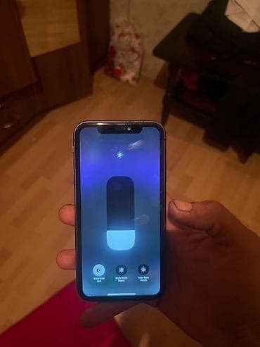ipad pro m5: IPhone 11, 64 GB, Qara, Face ID — 7