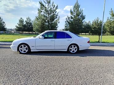 bmw 330 i: Mercedes-Benz E 320: 3.2 l | Sedan — 10