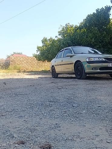 moto 50 cc: Opel Vectra: 1.8 l | 1996 il 558239 km Sedan — 2