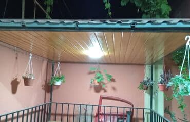 mebel alanlar: Dəmir konstruksiyalı və taxta örtüklü rahat besetka təqdim olunur. Bu — 2