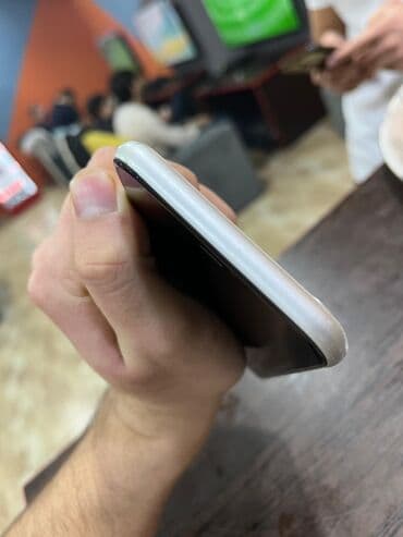 iphone 11 xirdalan: IPhone 11, Ağ, Simsiz şarj — 7