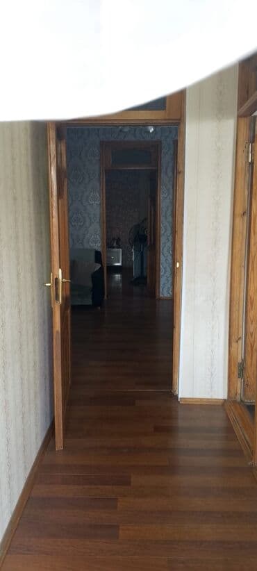 28 may qəsəbəsi: 4 otaqlı, 88 kv. m, Orta təmir — 4