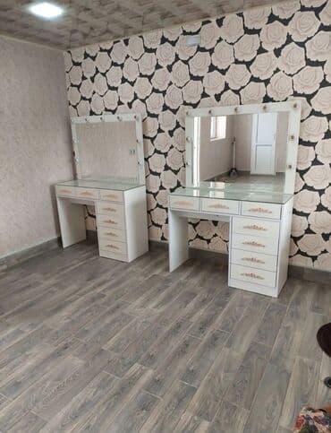 Salon masaları: Yeni, Makiyaj üçün masa, Güzgülü