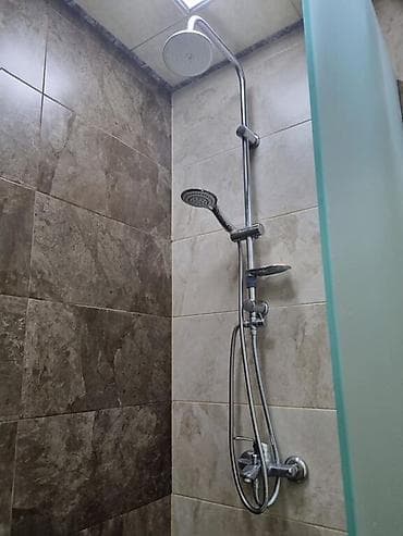 Гаражи: Mənzil isti pol, kombi və kondisioner ilə təmin olunub. İçində hər bir — 3