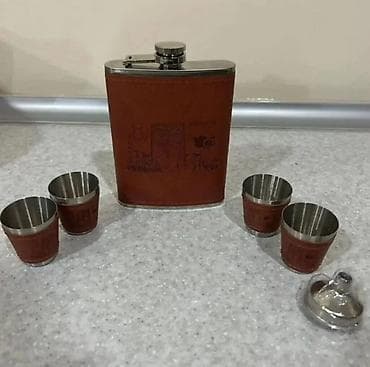 masaustu dest: Suvenir spirt qabı dəsti – Azərbaycan tematikası Tərkib: - — 3