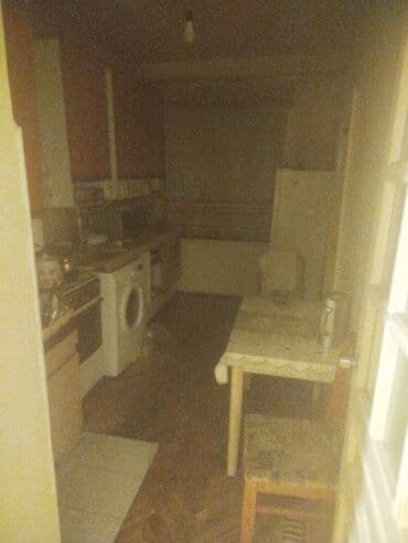 8 noyabr metrosu yanında bina evi 4 otaq hər şəraiti var.evdə gözdən 2 — 2