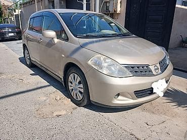 bmw e39 lip: Nissan Tiida hatchback - Kuzov: 5 qapılı hatchback, qızılı/şampan — 2