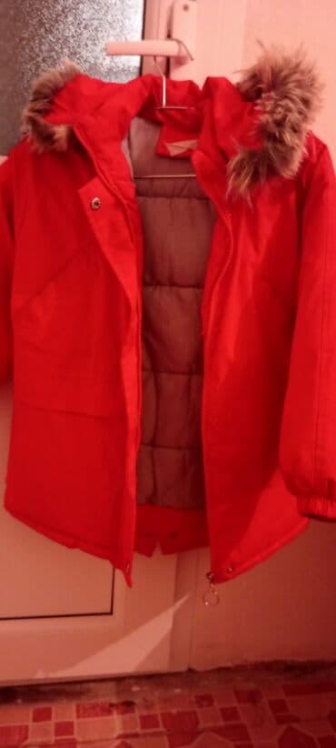 kurtka usaq: Uşaq üçün qış gödəkçəsi - Rəng: parlaq qırmızı - Model: kapüşonlu — 3