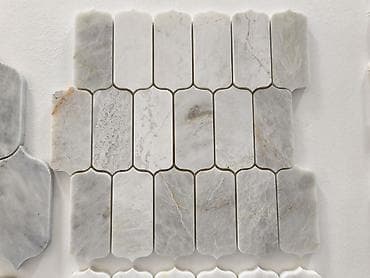 divar bra: Ağ-boz tonlarda təbii daş mozaika plitələr - Material: təbii mərmər — 1