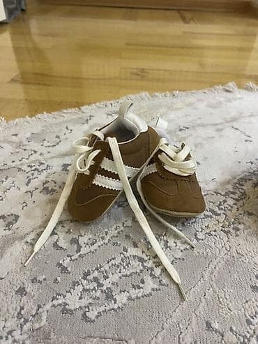 makasin uşaq üçün: Uşaq üçün bayram temalı geyim və ayaqqabı dəsti - Qırmızı aksessuarlı — 3