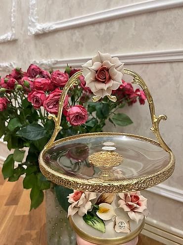 Блюдо для тортов и сладостей, цвет - Золотой, Хрусталь, Италия at lalafo.az Блюдо для тортов и сладостей, цвет - Золотой, Хрусталь, Италия