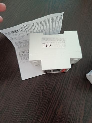 dini saat: Tənzimlənən gərginlik və cərəyan qoruyucusu (DIN rels üçün) - İkiqat — 2