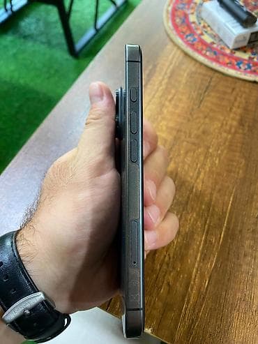 IPhone 17, 256 GB, Qara, Face ID — 5