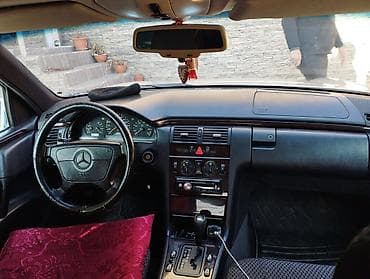 masım: Mercedes-Benz E 200: 2.5 l | 1997 il Sedan — 4