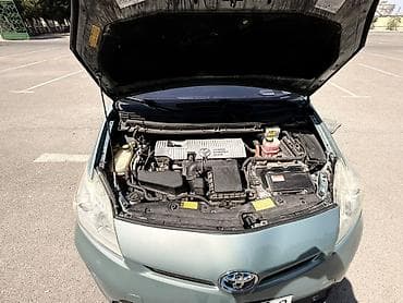 sud ceni: Toyota Prius: 1.8 l | 2013 il Hetçbek — 8
