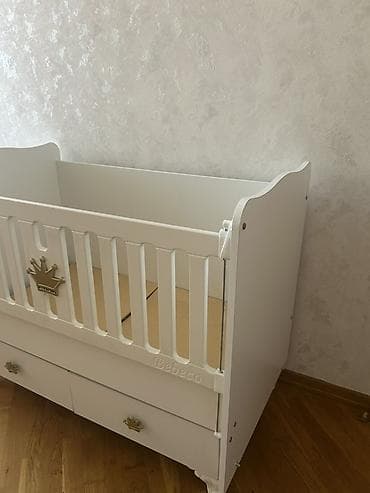 beşiyi: Bebeco markasından uşaq beşiyi - Rəng: ağ, qızılı tac dekorları ilə - — 3