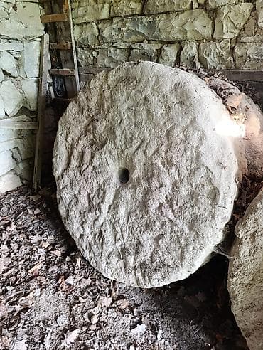 kreditle drel: Məhsul: Təbii daş dəyirman daşları (çəkiclə yonulmuş, mərkəzində ox — 4