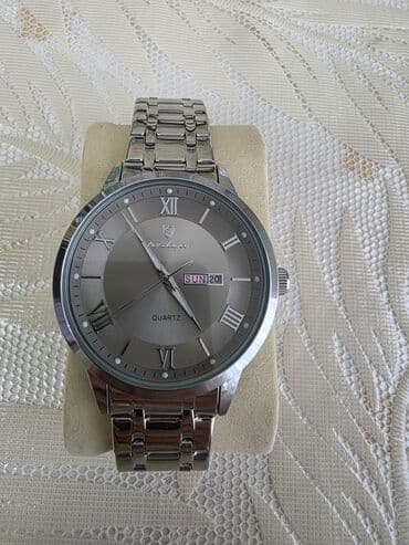 Şəxsi əşyalar: 🕰️ Mexanizm: Kvars (Quartz) 📅 Təqvim: Gün və tarix göstəricisi (Gün / — 4