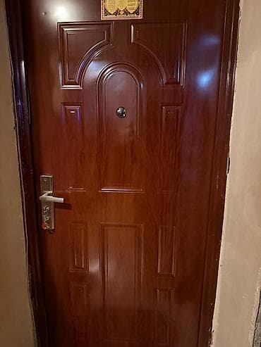 ucuz qaplar: Dəmir giriş qapısı – taxta teksturalı, klassik dizayn. Xüsusiyyətlər — 1