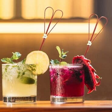 hovuz temizleme: İzahat Təsvir: Kokteyl seçimi qəlyanaltılar, sendviçlər, martinilər — 2