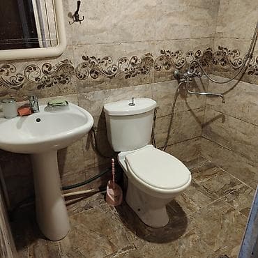 Həyət evləri və villalar: Cox sayli 4 neferlik telebe qizlara kiraye verilir, her bir şeraiti — 5