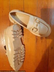 женские валяные тапочки: Brend: APAS Model: Qalın altlıqlı loafer Rəng: Açıq bej/krem Material — 2