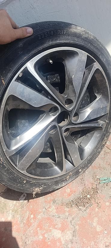 4 teker: 17" yüngül lehimli disk və təkər komplekti - Disk: 5 cıvata dəliyi — 1