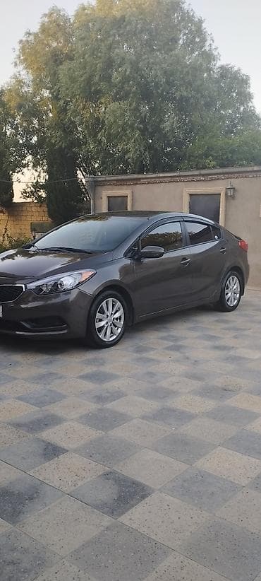qazel yuk maşın: Kia Forte: 1.8 l | 2013 il Sedan — 3