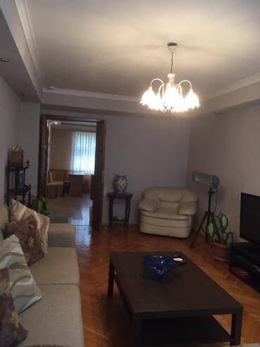 union park 7 mikrorayon kiraye evler: Bayilda 10 mertebeli binanın 7-ci mərtəbəsində yerləşən ümumi sahəsi — 4