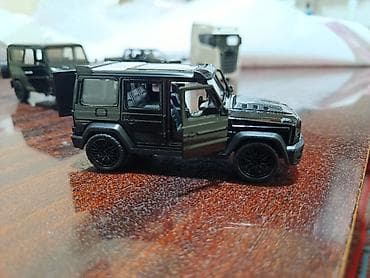suktur: Metall oyuncaq maşın – off-road SUV modelinin detalı miniatura - — 3
