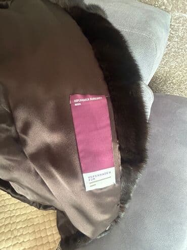 Təzədi razmeri balaca olduğu üçün satılır.3000 manata alınıb