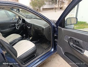 volkswagen polo 1: Volkswagen Polo sedan, tünd mavi rəng. - Yanacaq: benzin - Ötürmə — 5