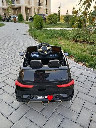 qar geyimi: Uşaqlar üçün elektrikli minik avtomobili – premium SUV dizaynı - — 3