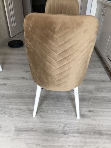 metbex stullari yeni: 4ədəd Mətbəx stullari təzədi, bal rənqdə real alici zənq etsin.Qiymət — 2