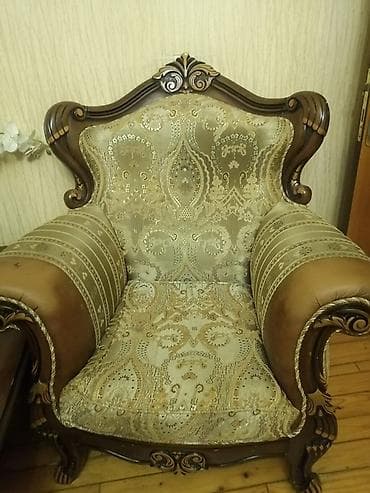 Klassik üslubda salon dəsti – 1 divan və 2 ədəd kreslo. İŞLƏK ORTA lalafo.az -da Klassik üslubda salon dəsti – 1 divan və 2 ədəd kreslo. İŞLƏK ORTA