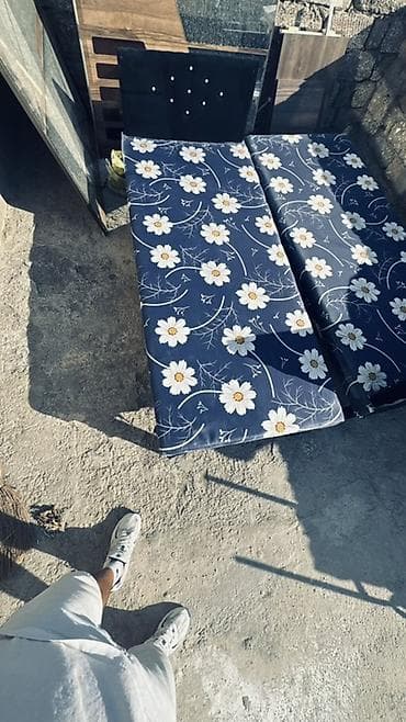Çarpayılar: İşlənmiş, Təknəfərlik çarpayı, Bazasız, Matras ilə, Siyirməsiz — 4