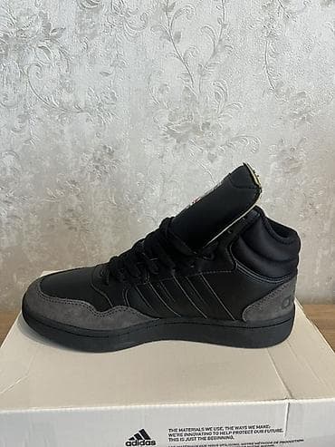 Adidas Hoops 3.0 Mid – kişi basketbol stilində idman ayaqqabısı — 3