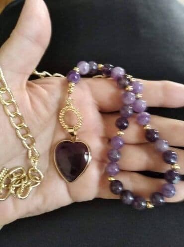 Qadın geyimləri: Bəzək əşyaları dəsti - Bənövşəyi yaquta bənzər daşlardan düzəldilmiş — 1