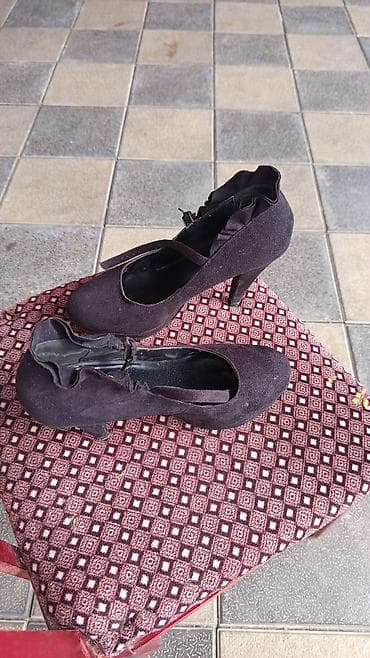 Tuflilər: Qadın klassik tufliləri - Rəng: qara - Material: məxməri/zemş — 1