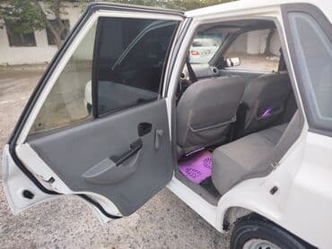 xacmazda ucuz avtomabiller: Avtomobil: Sedanın kompakt sinfi, ağ rəng Kuzov: 4 qapılı, ağ boya — 7