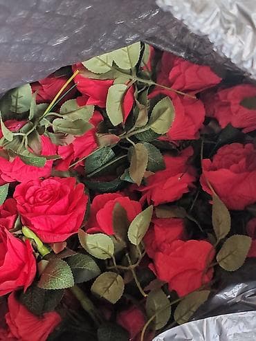 toxunma guller: 650azne alinib 450azn obtavoy satilir. Ayri-ayri xerclenir. Süni — 2