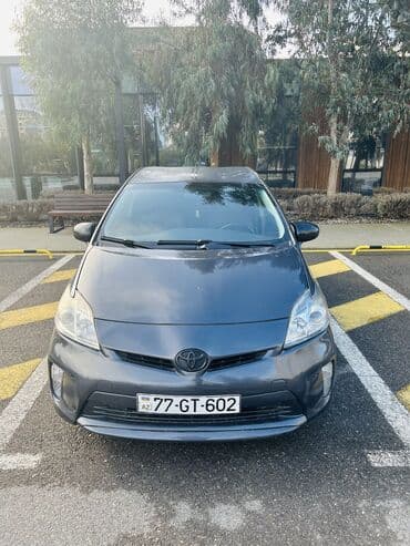 Toyota Prius: 1.8 l | 2015 il Hetçbek