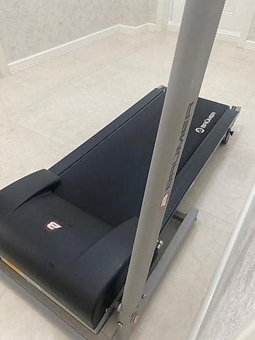 Alman firması olan Brümer şirkətinə məxsus, ideal formada qaçış — 2